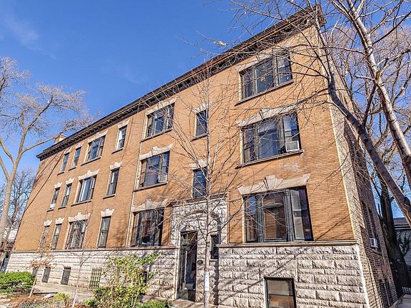 3rd image of 825 W Diversey Pkwy APT 3