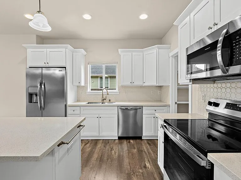 702 Hubbard Rd SE — Photo 4