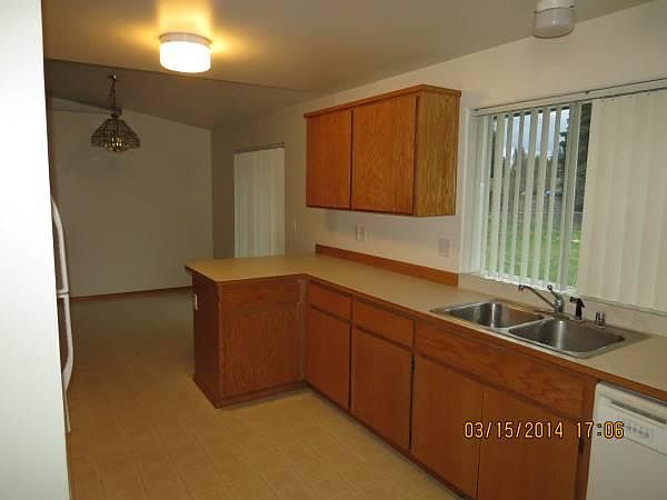 kitchen layout (actually from unit C) but this is very similar, just reversed)