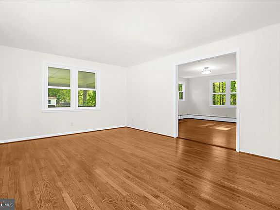 3rd image of 2836 Ridge Rd