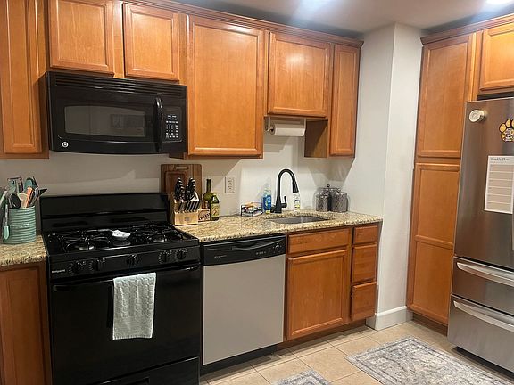 5th image of 726 Jane St