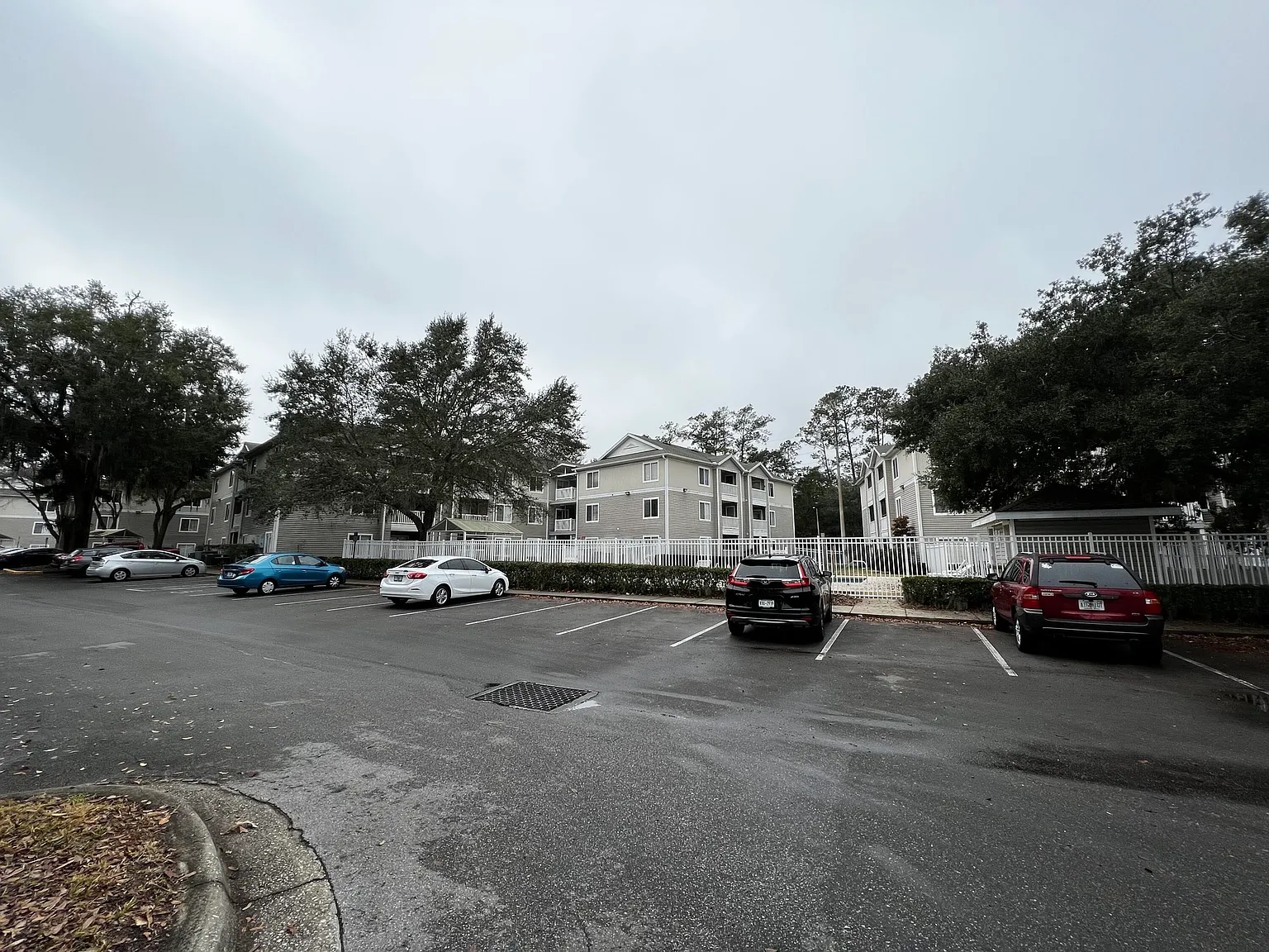 4 bed, 4.0 bath, 1177 sqft, $2,100 — Photo 3