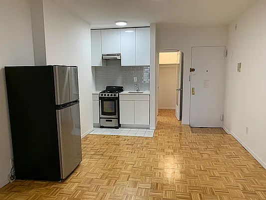 3rd image of 25 Jones St APT 5D