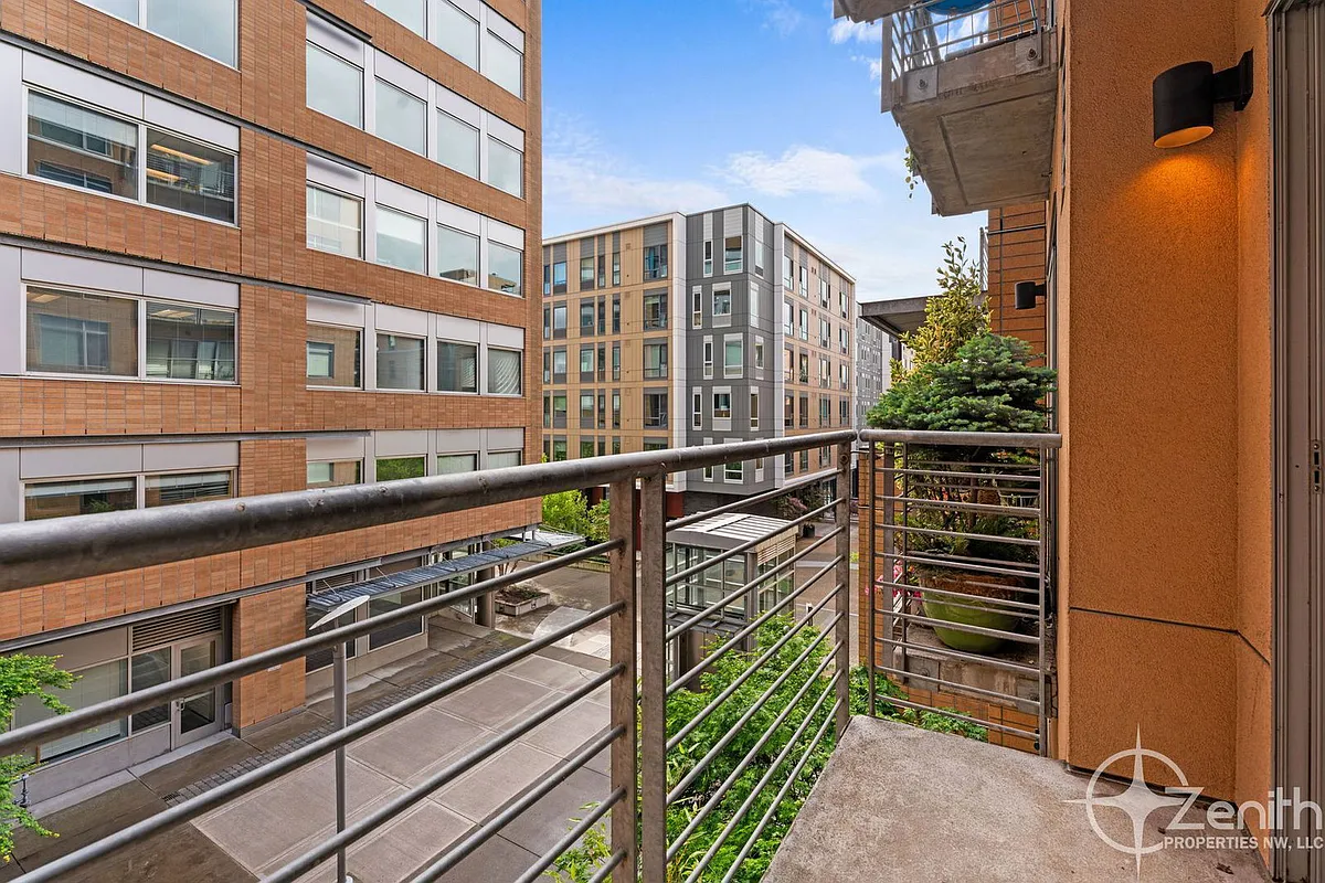 Building Photo - 701 Columbia St #301