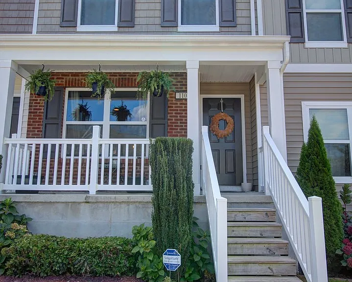 100 Stratford Lakes Dr #110 — Photo 1
