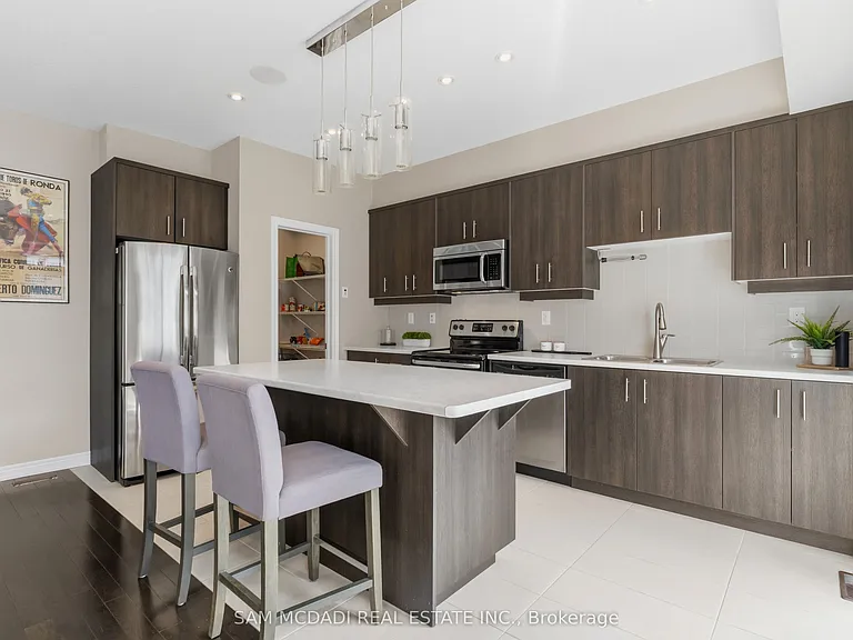 215 Dundas St E #9 — Photo 11