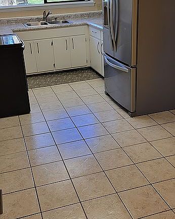 2nd image of 3009 Roanoke Cir