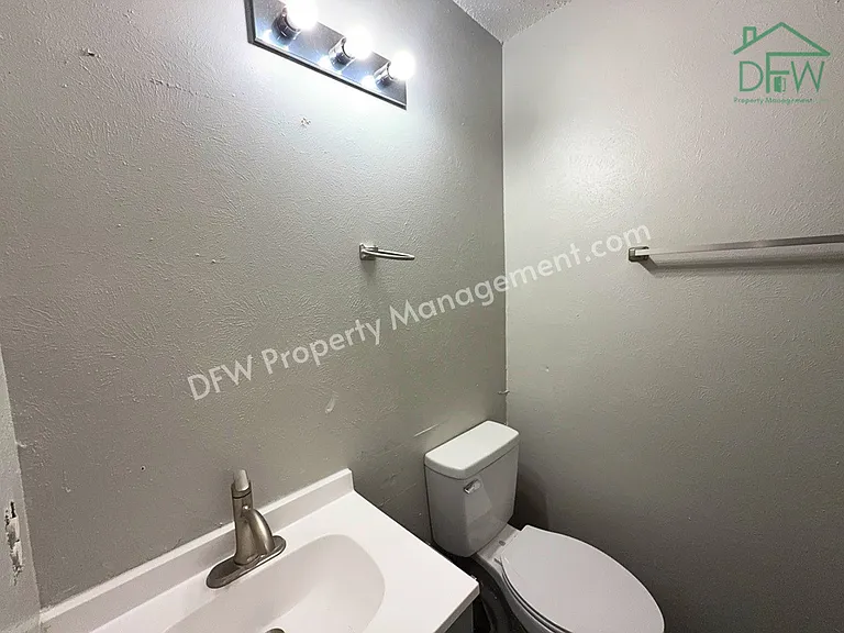 10500 Lake June Rd #H1 — Photo 10