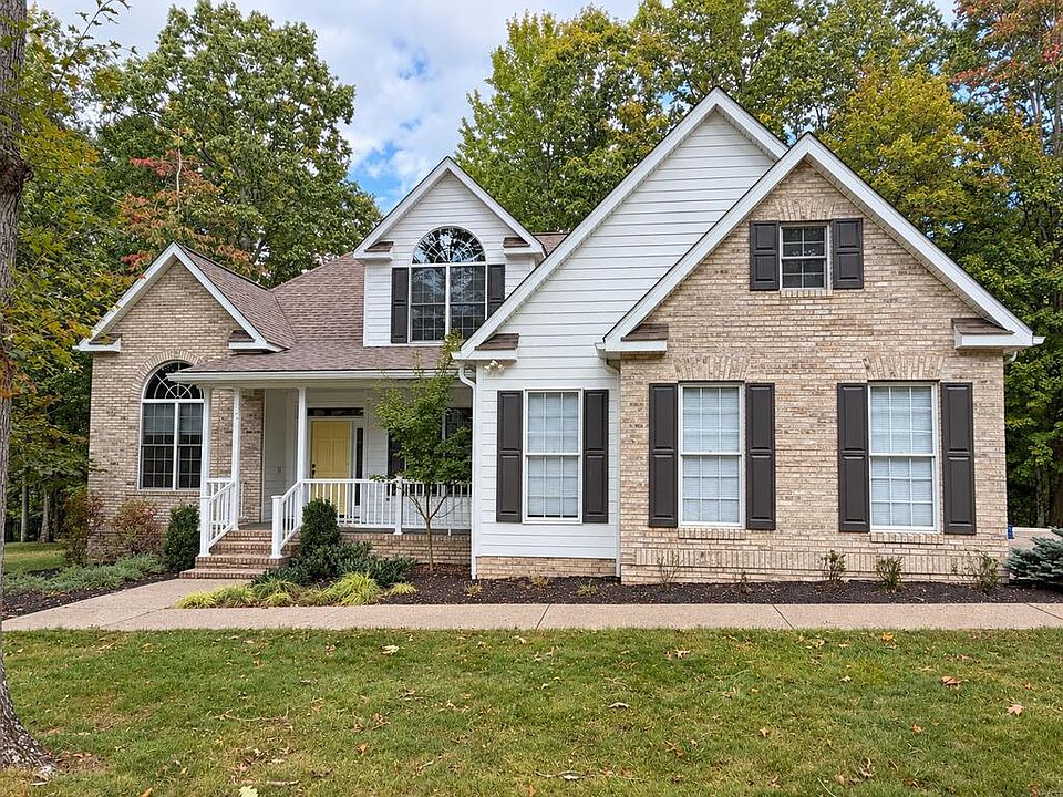 1st image of 106 Hawthorn Ln