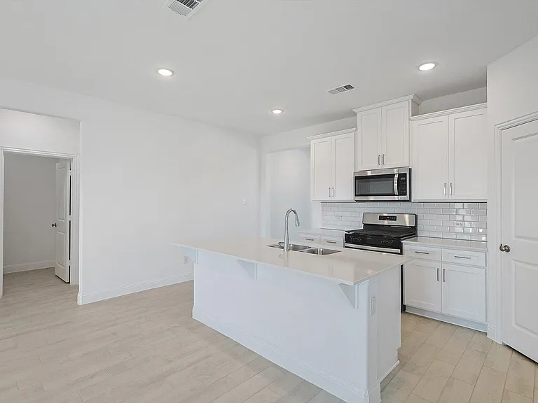 509 Amenduni Ln — Photo 13