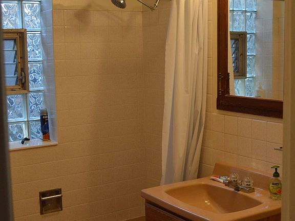 3rd image of 4938 N Hoyne Ave #1