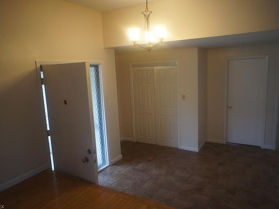 3rd image of 5242 Graham Dr