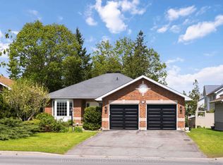 43 W Ridge Dr, Ottawa, ON K2S 1S4
