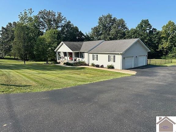 3rd image of 707 Cecile Dr