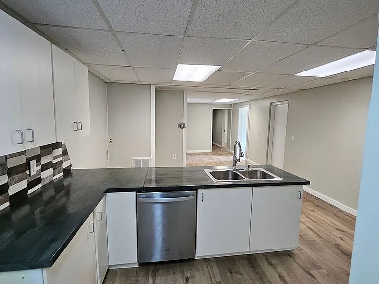 1044 N Eskew Rd — Photo 9