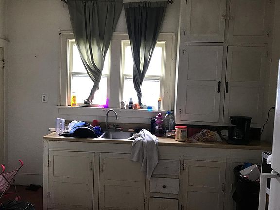 5th image of 310 W 6th St