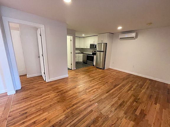 3rd image of 6 1/2 Farrington St APT 1