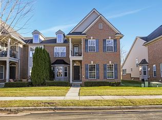 42654 Park Crescent Dr, Sterling Heights, MI 48313