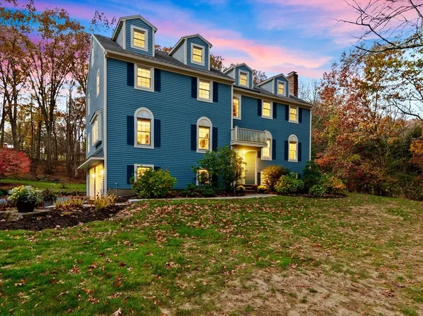 16 W Tapley Rd, Lynnfield, MA 01940