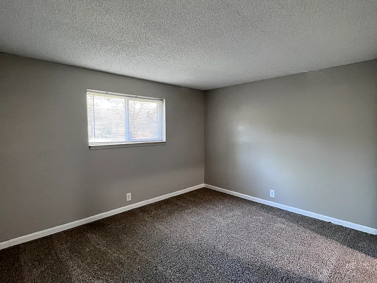 Bell Hollow Apartments — Photo 23