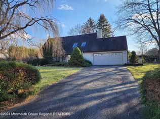 21 Hillside Rd, Manalapan, NJ 07726