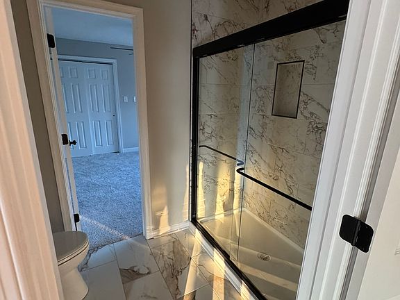 5th image of 816 Moffat Ln
