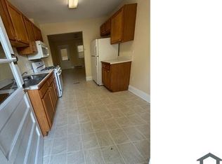 150 N 9th St APT 3, Rockford, IL 61107