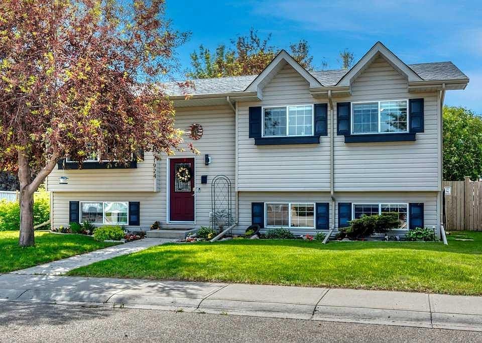 1st image of 1924 N Strathcona Ter