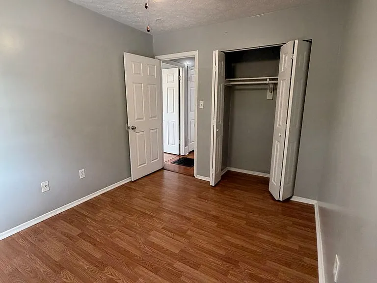 556 Burlington Ct — Photo 23