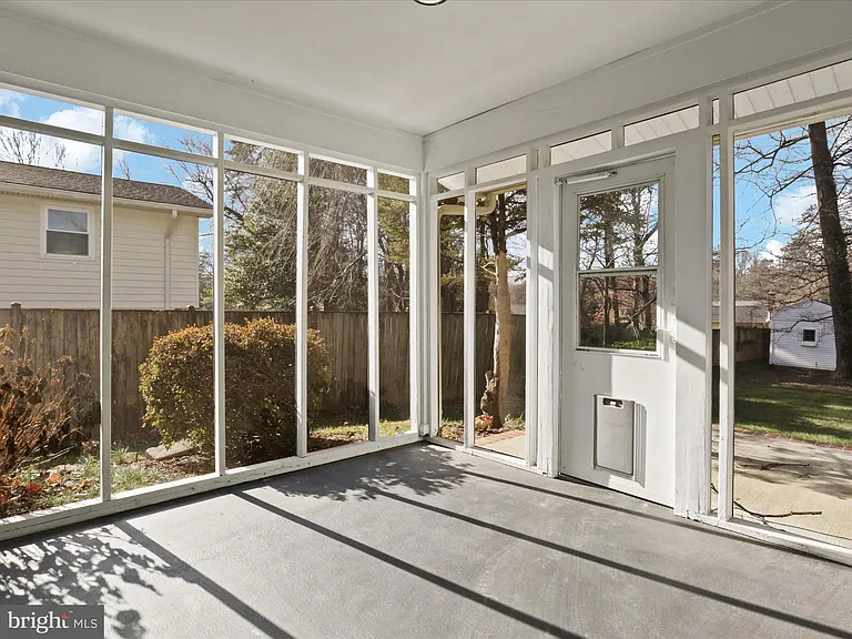 5200 Holden St — Photo 8