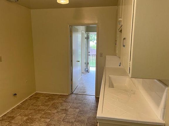 3rd image of 5606 Loveland St #6