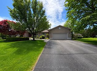 100 Bay Breeze St, Prince Edward County, ON K8N0L4