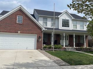 23343 Leighwood Dr, Woodhaven, MI 48183