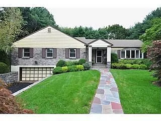76 Wilmot Rd photo 1