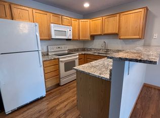 4770 Underwood Ln N UNIT F, Plymouth, MN 55442