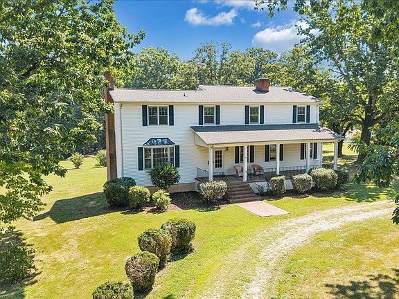 3rd image of 1426 Redfields Rd