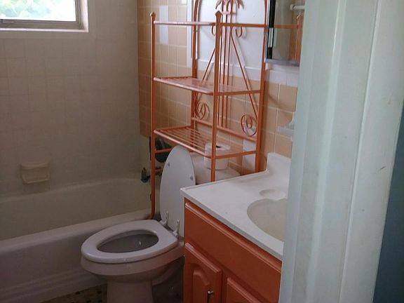 3rd image of 410 Monroe Ave APT L201