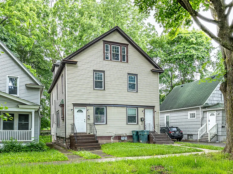 437 Cottage St — Photo 28
