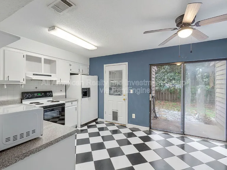 611 Center St #10 — Photo 7