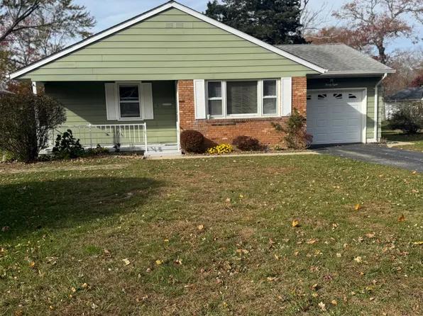 28 Bellflower Court, Toms River, NJ 08755