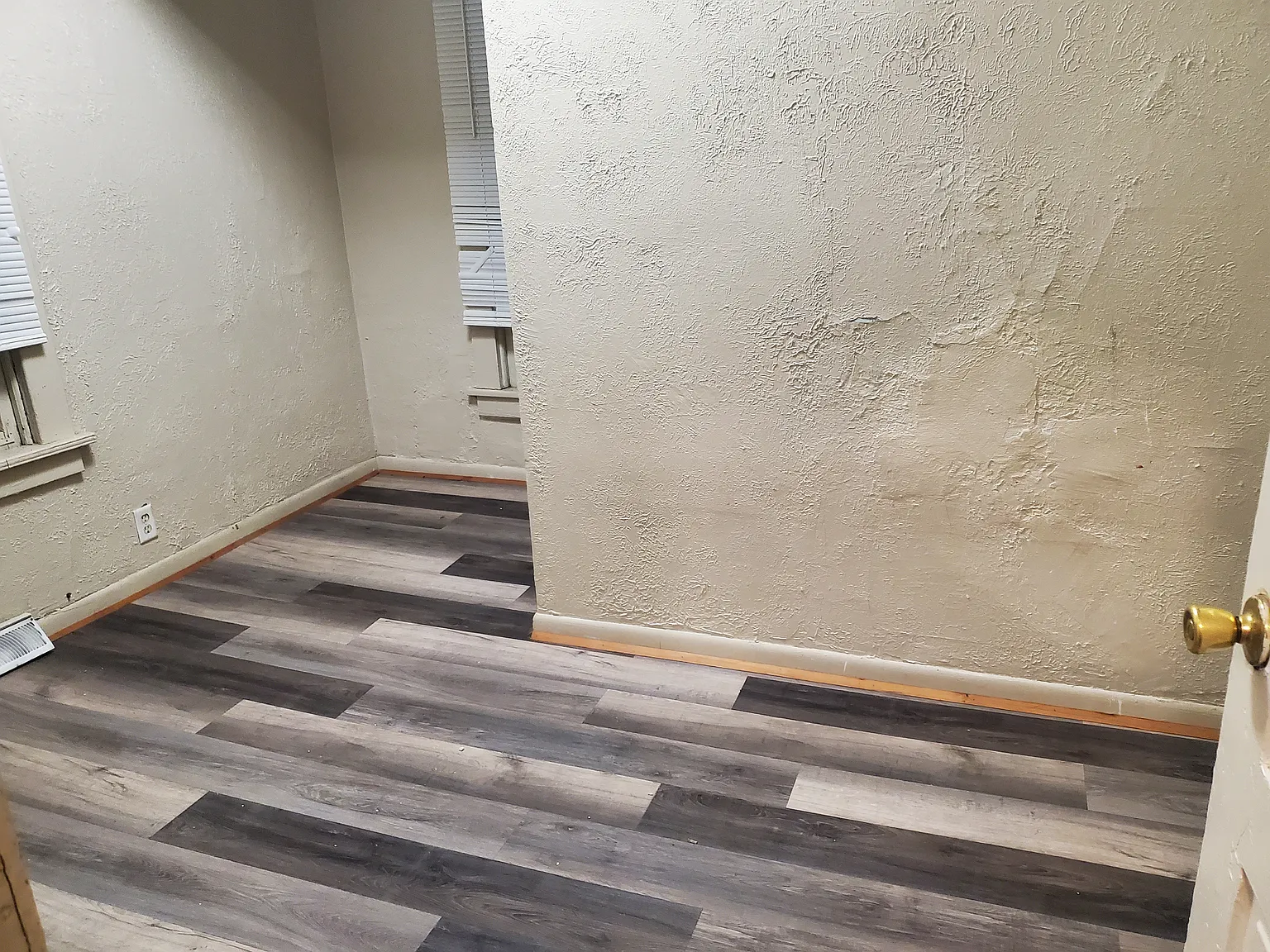 3 bed, 956 sqft, $650 — Photo 4