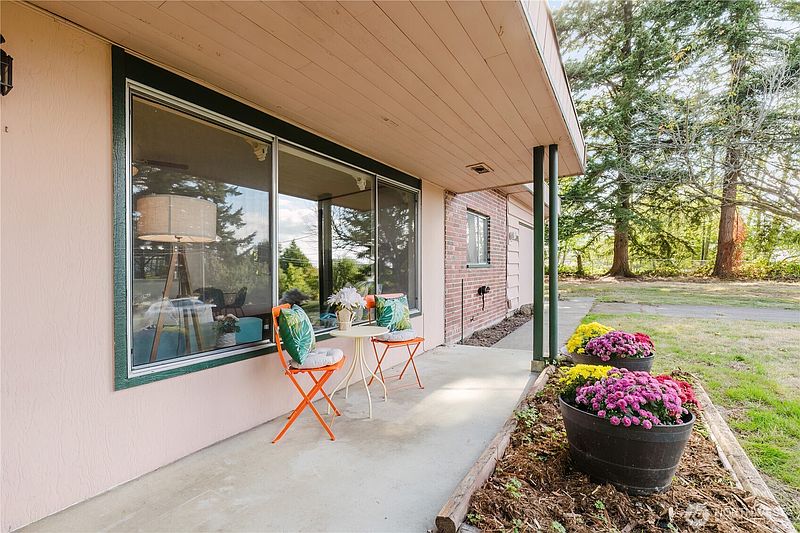 3rd image of 2162 Harding Avenue SE