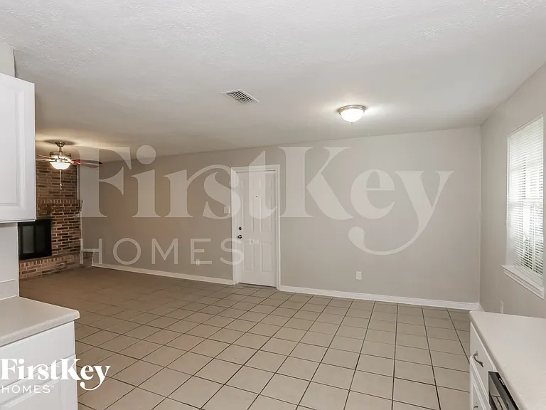 115 Brook Hollow Dr — Photo 2