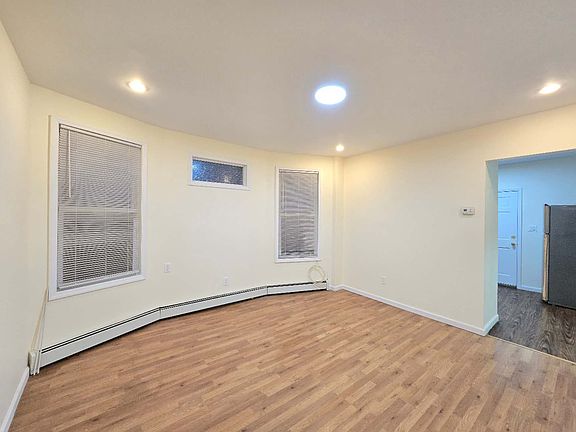 5th image of 24 Bay 23rd St #1R