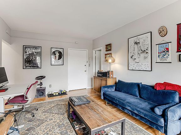 2nd image of 2097 Como Ave APT 2
