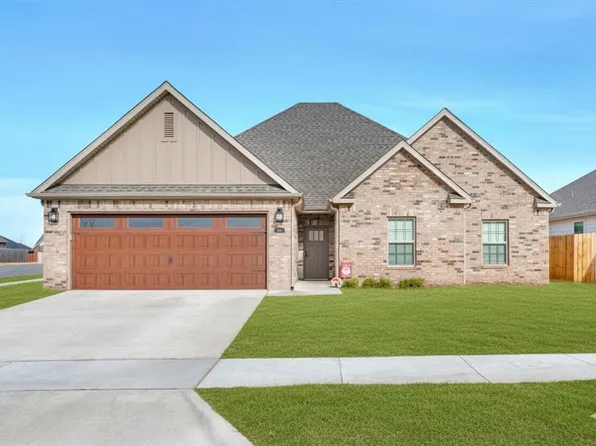 4270 W Buckaroo St, Fayetteville, AR 72704