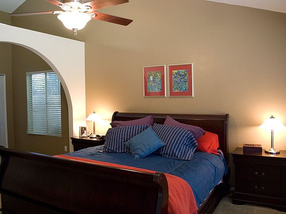Master Suite w/ Sitting Room