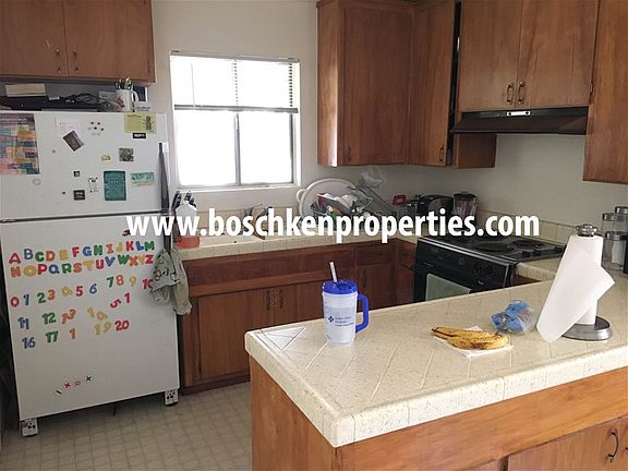 4th image of 940 Cypress Ln #A