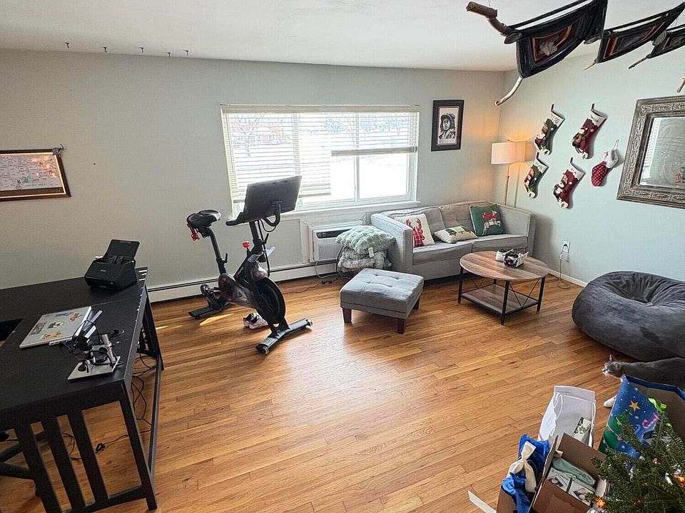 1st image of 16 Laurel Pl #A
