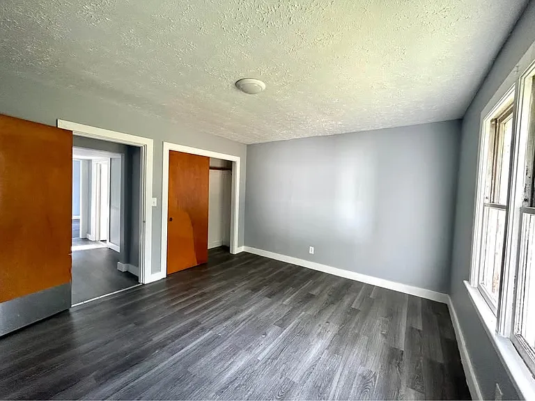 205 N Front St — Photo 2